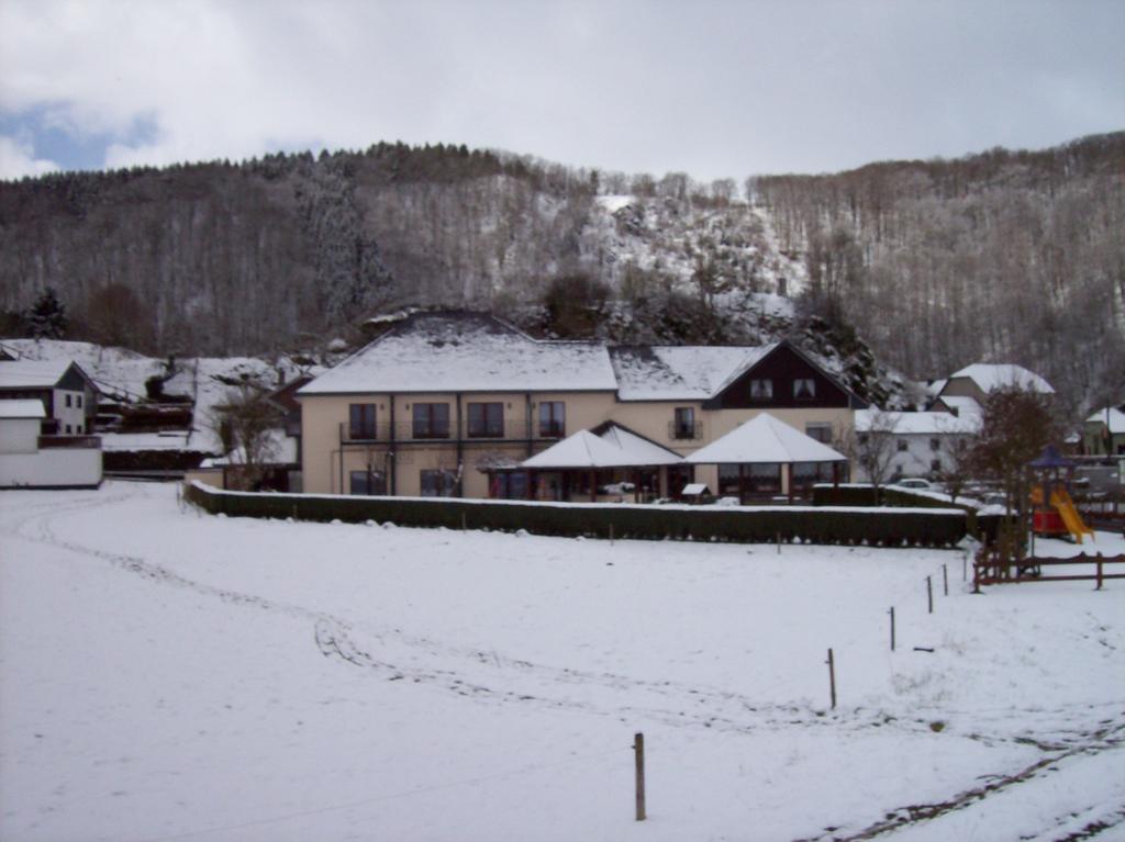 Hotel Dreilaenderblick Ouren Bagian luar foto